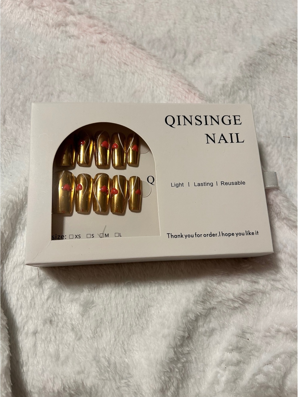 QINSINGE Gold Press-On Nails with Red Heart Design